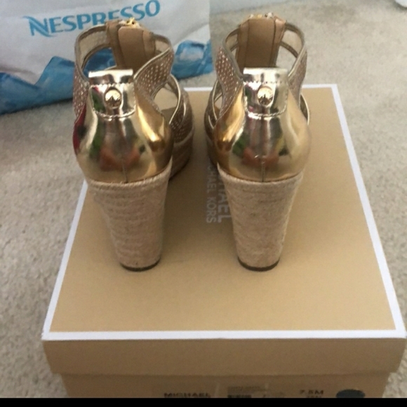 NWOT Michael Kors Beautiful Zipper Golden Wedge Shoes! - Picture 4 of 8